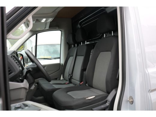 Volkswagen Crafter 2.0 TDI 140pk L3 H3 Automaat Airco Navigatie Trekhaak ActivLease financial lease