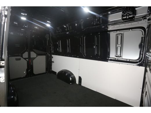 Volkswagen Crafter 2.0 TDI DSG HIGHLINE EXCLUSIVE L3H3 | FACELIFT MODEL | BPM VRIJ | NIEUW 3000KG TREKHAAK VIRTUAL A... ActivLease financial lease