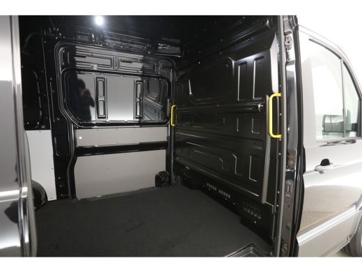 Volkswagen Crafter 2.0 TDI DSG HIGHLINE EXCLUSIVE L3H3 | FACELIFT MODEL | BPM VRIJ | NIEUW 3000KG TREKHAAK VIRTUAL A... ActivLease financial lease