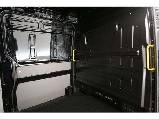 Volkswagen Crafter 2.0 TDI DSG HIGHLINE EXCLUSIVE L3H3 | FACELIFT MODEL | BPM VRIJ | NIEUW 3000KG TREKHAAK VIRTUAL A... ActivLease financial lease