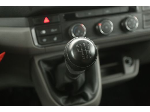 Volkswagen Crafter 35 2.0 TDI L3H3 140PK | NIEUW | BPM VRIJ | 3000KG | Airco Cruise Camera Carplay Massagestoel 3 Pe... ActivLease financial lease