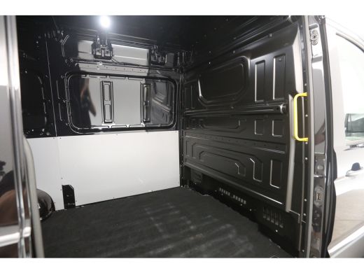 Volkswagen Crafter 35 2.0 TDI L3H3 140PK | NIEUW | BPM VRIJ | 3000KG | Airco Cruise Camera Carplay Massagestoel 3 Pe... ActivLease financial lease