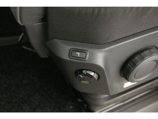 Volkswagen Crafter 35 2.0 TDI L3H3 140PK | NIEUW | BPM VRIJ | 3000KG | Airco Cruise Camera Carplay Massagestoel 3 Pe... ActivLease financial lease