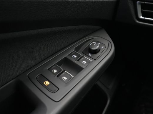 Volkswagen Golf 1.0 TSI 110pk Life Navigatie Pdc Acc Lm Velgen 281 ActivLease financial lease