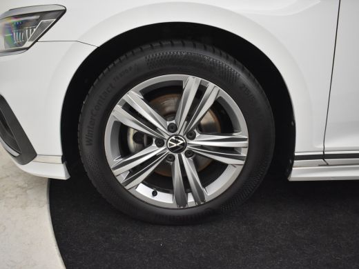 Volkswagen Passat Variant 1.5 TSI R-Line Business + Automaat/DSG | 100% Dealeronderhouden | Panorama-dak | Trekhaak... ActivLease financial lease