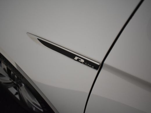Volkswagen Passat Variant 1.5 TSI R-Line Business + Automaat/DSG | 100% Dealeronderhouden | Panorama-dak | Trekhaak... ActivLease financial lease