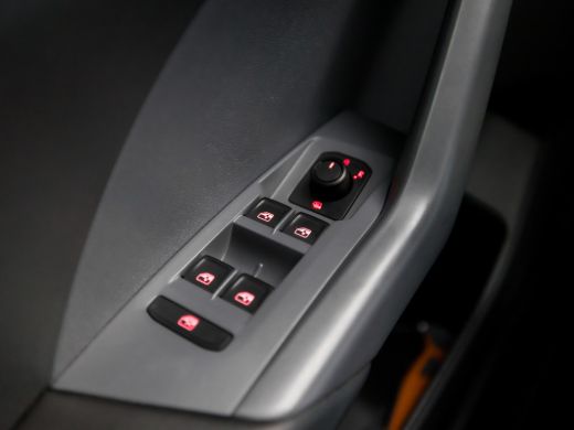 Volkswagen T-Cross 1.0 TSI Sport Automaat (APPLE CARPLAY, ADAPTIVE CRUISE, SPORTSTOELEN, ELEK PAKKET, LM VELGEN, ARM... ActivLease financial lease