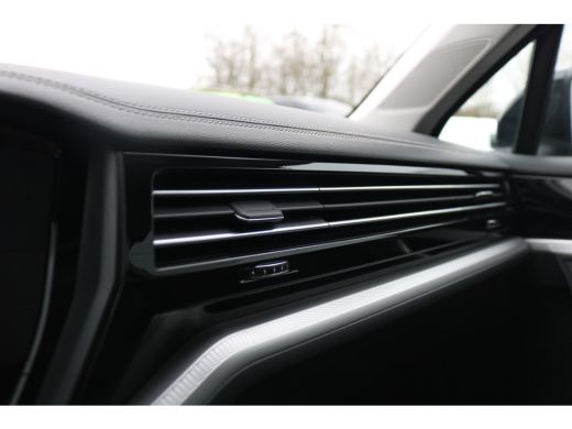 Volkswagen Touareg 3.0 TDI V6 Grijs Kenteken Bpm Vrij ActivLease financial lease