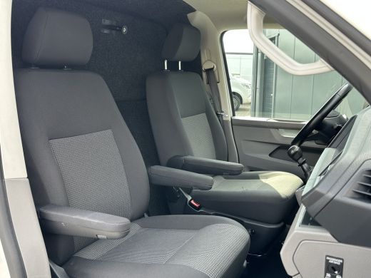 Volkswagen Transporter 2.0 TDI HIGHLINE+ / L2H1 / TREKHAAK / NAVI / CRUISE / AIRCO / PDC / APPLE CARPLAY / ANDROID ActivLease financial lease