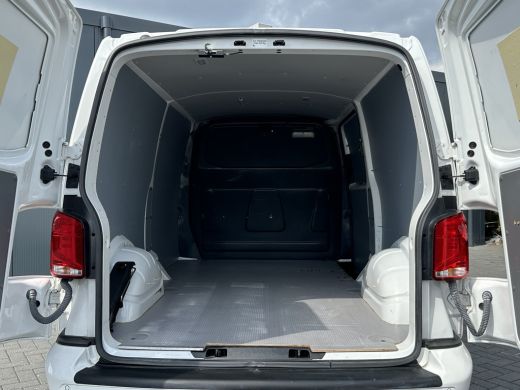 Volkswagen Transporter 2.0 TDI HIGHLINE+ / L2H1 / TREKHAAK / NAVI / CRUISE / AIRCO / PDC / APPLE CARPLAY / ANDROID ActivLease financial lease