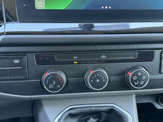Volkswagen Transporter 2.0 TDI / L1H1 / BULLI / TREKHAAK / VIRTUAL / SOFTCLOSE / CAMERA / ADAPTIVE CRUISE / CARPLAY ActivLease financial lease