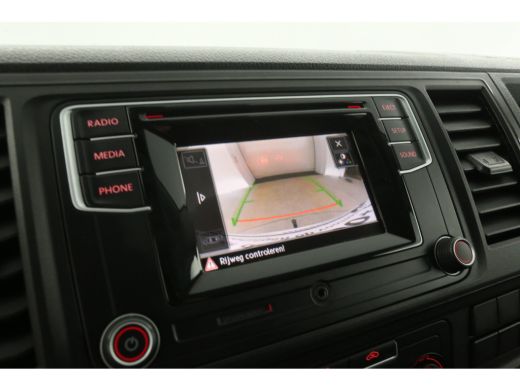 Volkswagen Transporter 2.0 TDI L2H1 150PK DSG Automaat Airco Cruise Camera 3 Persoons LED PDC Trekhaak ActivLease financial lease