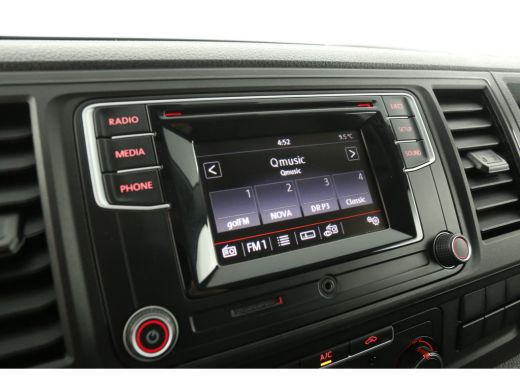 Volkswagen Transporter 2.0 TDI L2H1 150PK DSG Automaat Airco Cruise Camera 3 Persoons LED PDC Trekhaak ActivLease financial lease
