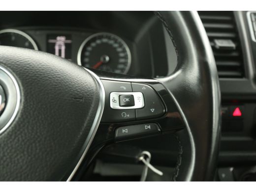 Volkswagen Transporter 2.0 TDI L2H1 150PK DSG Automaat Airco Cruise Camera 3 Persoons LED PDC Trekhaak ActivLease financial lease