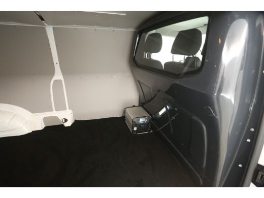 Volkswagen Transporter 2.0 TDI L2H1 150PK DSG Automaat Airco Cruise Camera 3 Persoons LED PDC Trekhaak ActivLease financial lease