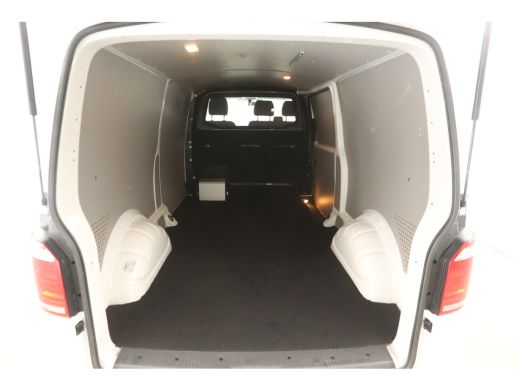 Volkswagen Transporter 2.0 TDI L2H1 150PK DSG Automaat Airco Cruise Camera 3 Persoons LED PDC Trekhaak ActivLease financial lease