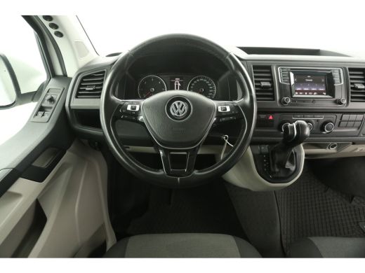 Volkswagen Transporter 2.0 TDI L2H1 150PK DSG Automaat Airco Cruise Camera 3 Persoons LED PDC Trekhaak ActivLease financial lease