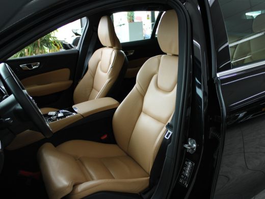 Volvo  V60 2.0 T6 Twin Engine AWD Momentum Pro NL AUTO | LEDER | CAMERA | STOELVERW | ActivLease financial lease