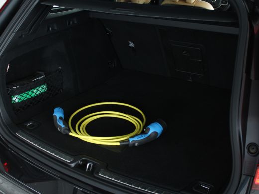 Volvo  V60 2.0 T6 Twin Engine AWD Momentum Pro NL AUTO | LEDER | CAMERA | STOELVERW | ActivLease financial lease