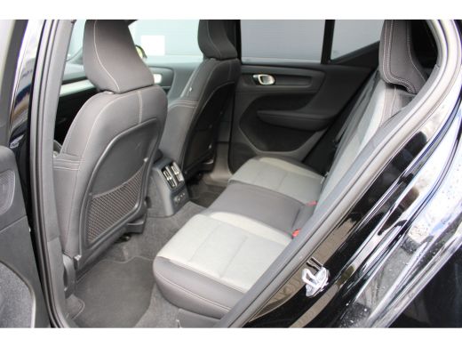 Volvo  XC40 1.5 T4 Recharge R-Design Expression | 360° Camera | Elektrisch glazen panorama-dak | Elektrisch v... ActivLease financial lease