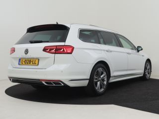 Volkswagen Passat Variant 1.5 TSI R-Line Business + Automaat/DSG | 100% Dealeronderhouden | Panorama-dak | Trekhaak...