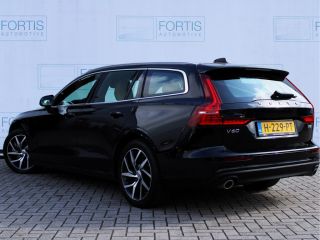 Volvo  V60 2.0 T6 Twin Engine AWD Momentum Pro NL AUTO | LEDER | CAMERA | STOELVERW |