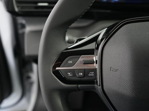 Peugeot 408 Peugeot Allure | Climate control met links/rechts gescheiden regeling en high efficiëncy koolstof... ActivLease financial lease
