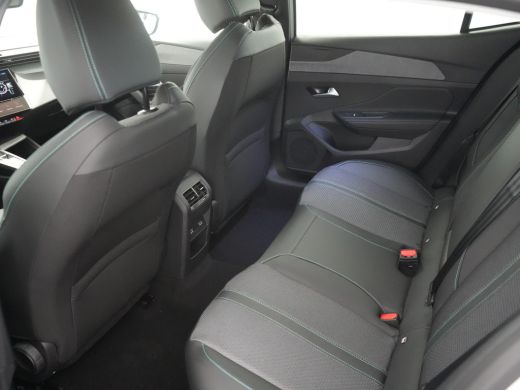 Peugeot 408 Peugeot Allure | Climate control met links/rechts gescheiden regeling en high efficiëncy koolstof... ActivLease financial lease
