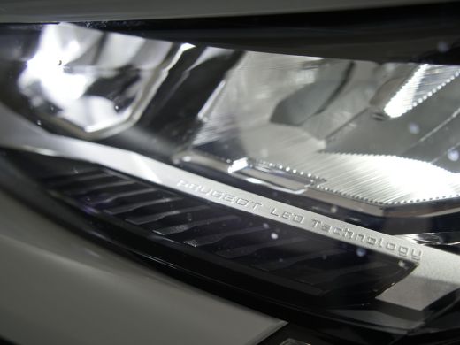 Peugeot 408 Peugeot Allure | Climate control met links/rechts gescheiden regeling en high efficiëncy koolstof... ActivLease financial lease