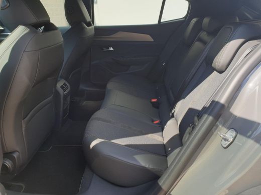 Peugeot 408 Peugeot GT | 19" lichtmetalen velgen 'GRAPHITE' | Adaptieve cruise control | Climate control met ... ActivLease financial lease