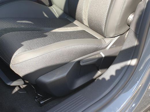Peugeot 408 Peugeot GT | 19" lichtmetalen velgen 'GRAPHITE' | Adaptieve cruise control | Climate control met ... ActivLease financial lease