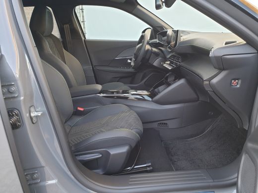 Peugeot e-2008 Peugeot GT - Electric | Advanced Active Safety Brake met camera en radar | Climate Control | Elek... ActivLease financial lease
