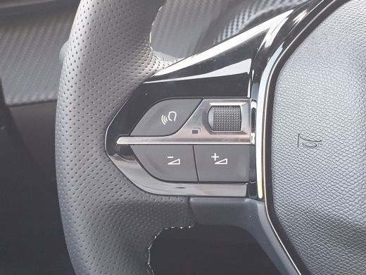 Peugeot e-2008 Peugeot GT - Electric | Advanced Active Safety Brake met camera en radar | Climate Control | Elek... ActivLease financial lease