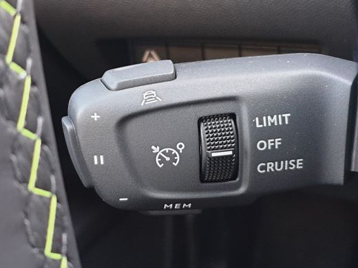 Peugeot e-2008 Peugeot GT - Electric | Advanced Active Safety Brake met camera en radar | Climate Control | Elek... ActivLease financial lease