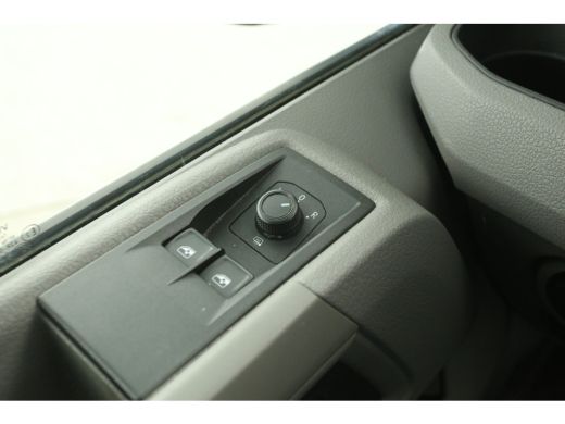 Volkswagen Crafter 35 2.0 TDI L3H2 DSG Automaat 141PK Airco Camera Carplay Cruise Navigatie 3 Persoons ActivLease financial lease