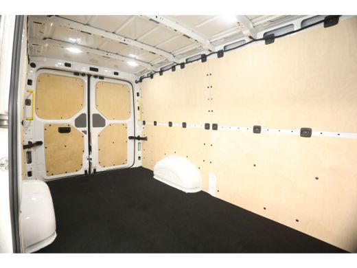 Volkswagen Crafter 35 2.0 TDI L3H2 DSG Automaat 141PK Airco Camera Carplay Cruise Navigatie 3 Persoons ActivLease financial lease