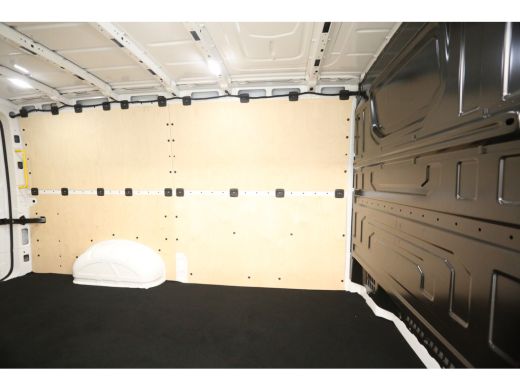 Volkswagen Crafter 35 2.0 TDI L3H2 DSG Automaat 141PK Airco Camera Carplay Cruise Navigatie 3 Persoons ActivLease financial lease