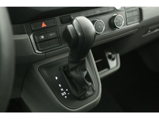 Volkswagen Crafter 35 2.0 TDI L3H2 DSG Automaat 141PK Airco Camera Carplay Cruise Navigatie 3 Persoons ActivLease financial lease