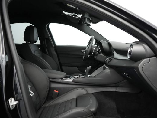 Alfa Romeo Giulia 2.0 T GME AWD Veloce | 10-voudig electrisch verstelbare bestuurdersstoel met geheugenfunctie | Ap... ActivLease financial lease