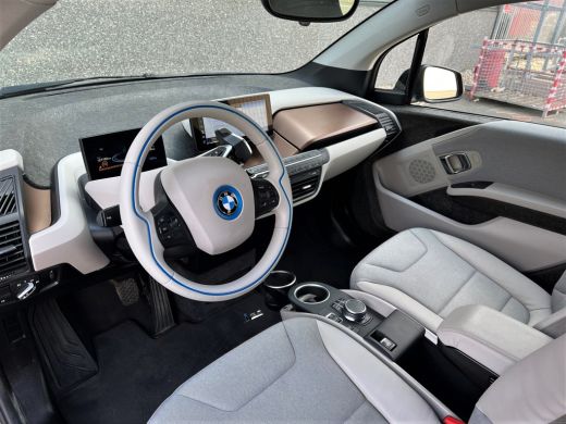BMW i3 S Executive 120Ah/ 42 kWh/184pk/3-Fase/20"/W-pomp/Loft ActivLease financial lease