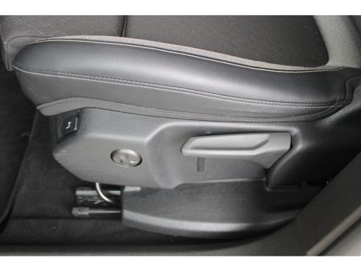 Opel Grandland X 1.2 Turbo Business Executive | Dodehoek detectie | Koplampen adaptief | Lichtmetalen velgen 18" ActivLease financial lease