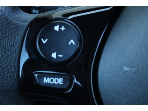 Peugeot 108 1.0 e-VTi Active | Achterbank in delen neerklapbaar | Audio installatie | Bluetooth telefoonvoorb... ActivLease financial lease