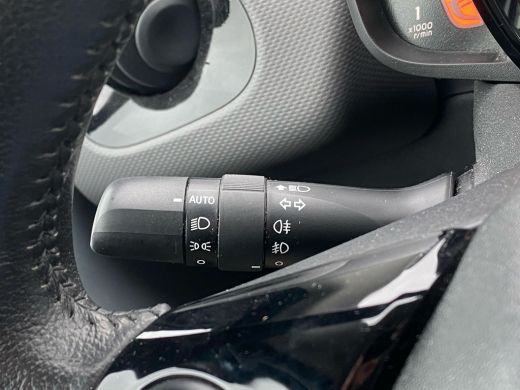 Peugeot 108 1.0 e-VTi Allure | Camera | Climate C. | 15" LMV | CarPlay | Privacy Glass | Pack City ActivLease financial lease