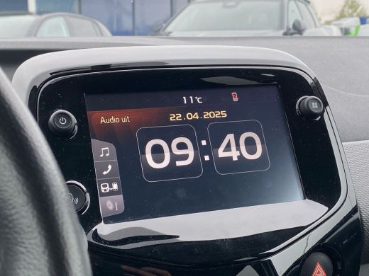 Peugeot 108 1.0 e-VTi Allure | Camera | Climate C. | 15" LMV | CarPlay | Privacy Glass | Pack City ActivLease financial lease