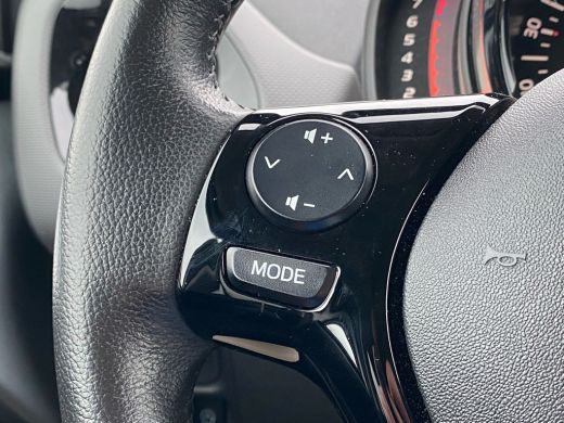 Peugeot 108 1.0 e-VTi Allure | Camera | Climate C. | 15" LMV | CarPlay | Privacy Glass | Pack City ActivLease financial lease