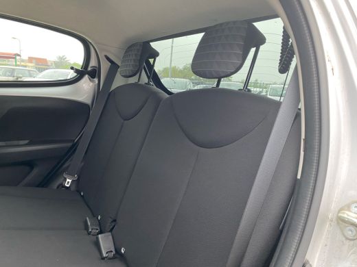 Peugeot 108 1.0 e-VTi Allure | Camera | Climate C. | 15" LMV | CarPlay | Privacy Glass | Pack City ActivLease financial lease
