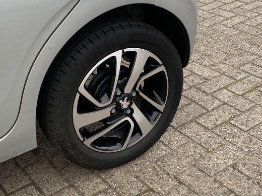 Peugeot 108 1.0 e-VTi Allure | Camera | Climate C. | 15" LMV | CarPlay | Privacy Glass | Pack City ActivLease financial lease