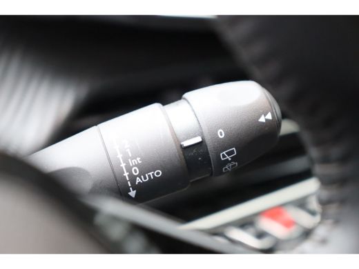 Peugeot 208 1.2 PURETECH 100PK ALLURE / NAVI / LEDER / CLIMA / FULL-LED / 16" LMV / 1E EIGENAAR / NIEUWSTAAT !! ActivLease financial lease