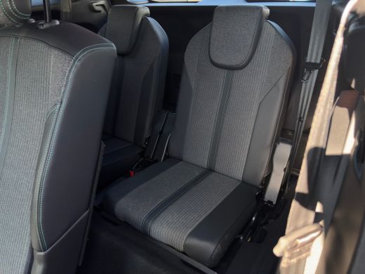 Peugeot 5008 1.2 PureTech Allure Pack Business | 2 stoelen op derde rij | Achteruitrij camera | Apple Carplay/... ActivLease financial lease