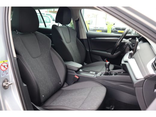 Skoda Octavia Combi 1.5 TSI First Edition | Stoelverwarming | Parkeersensoren | Navigatie | Apple Carplay/Andro... ActivLease financial lease